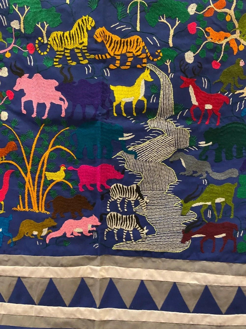 Stitched tapestry of animal for decorating a baby / child room (New)